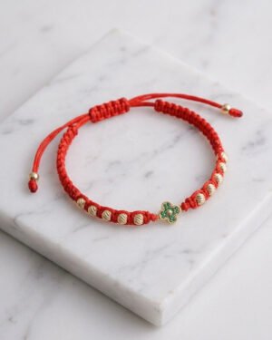 BRAZALETE MINI TREBOL VERDE HILO ROJO 4MM