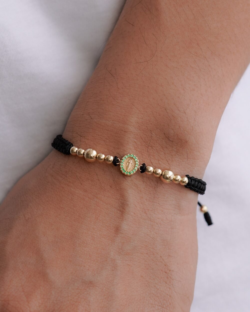 BRAZALETE VIRGEN MILAGROSA VERDE ESM HILO NEGRO