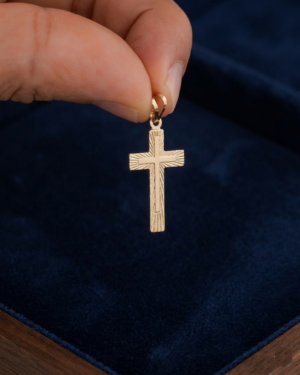 DIJE PLACA CRUZ TALLADA MEDIANA 1.5CM